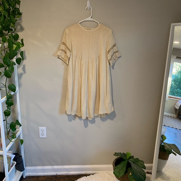 Aritzia Dresses & Skirts - aritzia dress in cream Aritzia Dresses & Skirts - aritzia dress in cream